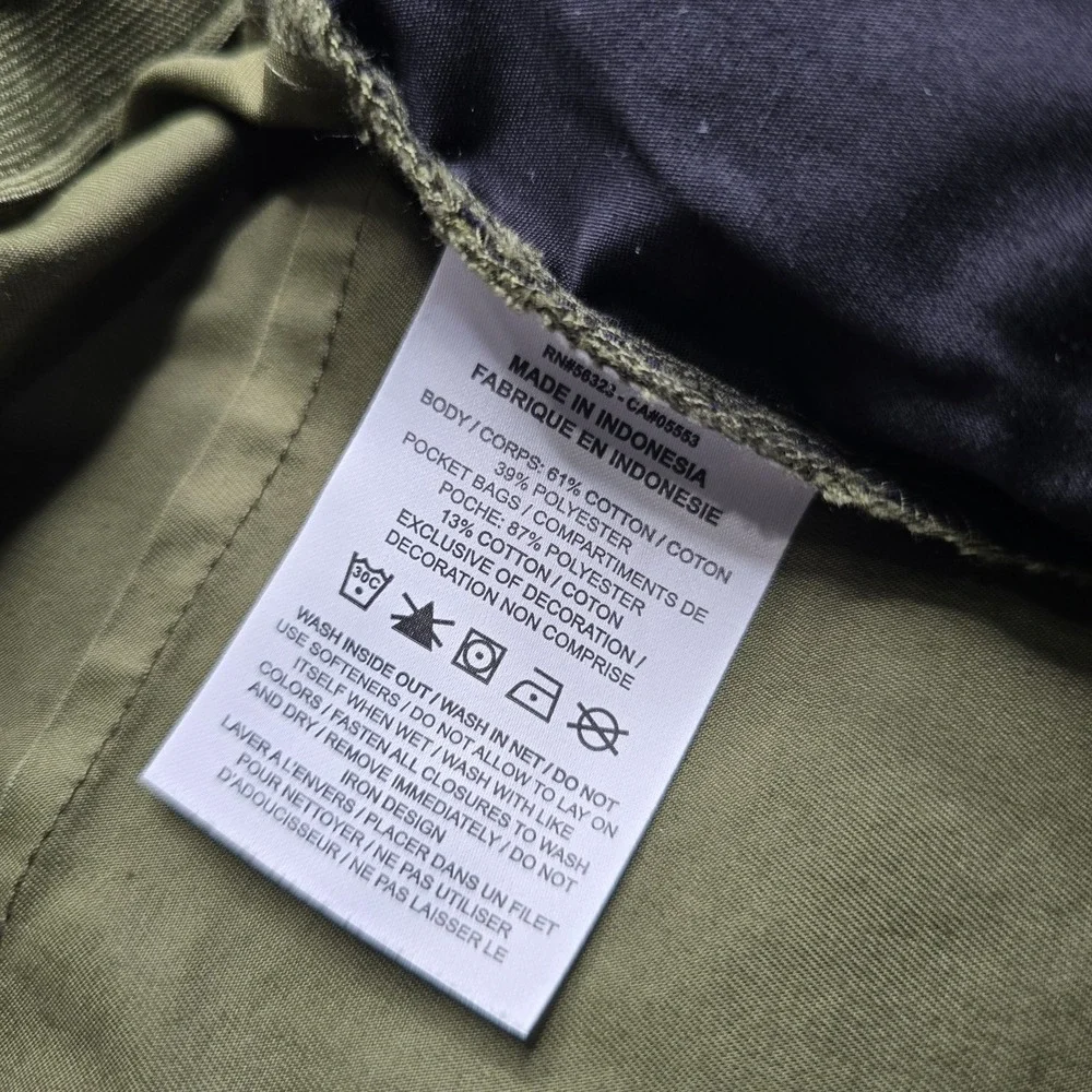 Nike Sportswear Essentials Unlined Cropped Pants Mens 30 Medium Green 25